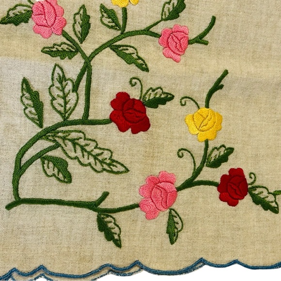 Vintage Linen Floral Hand Embroidered Roses Square Table Topper Scalloped 26" - Picture 12 of 15